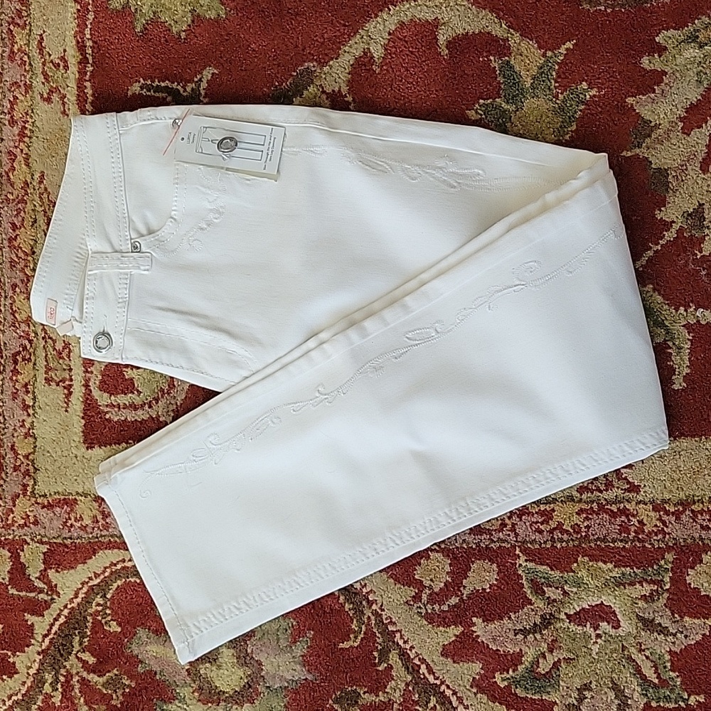 NWT Reba Lupita white embroidered western jeans